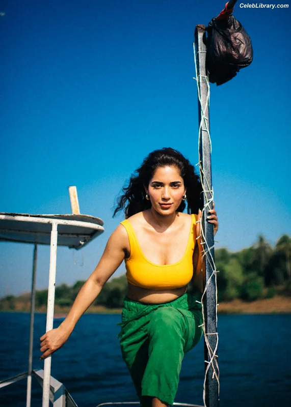 Ruhani Sharma photo 18 of 113