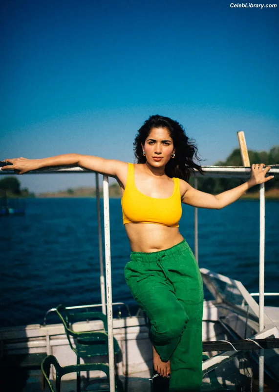 Ruhani Sharma photo 12 of 113