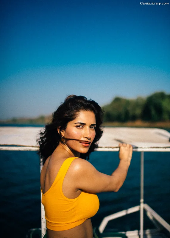 Ruhani Sharma photo 13 of 113