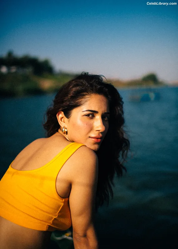 Ruhani Sharma photo 14 of 113
