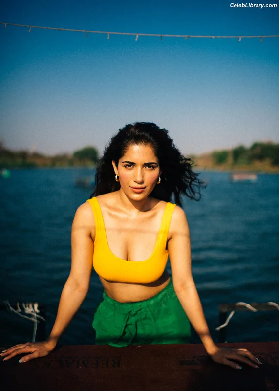 Ruhani Sharma photo 23 of 113