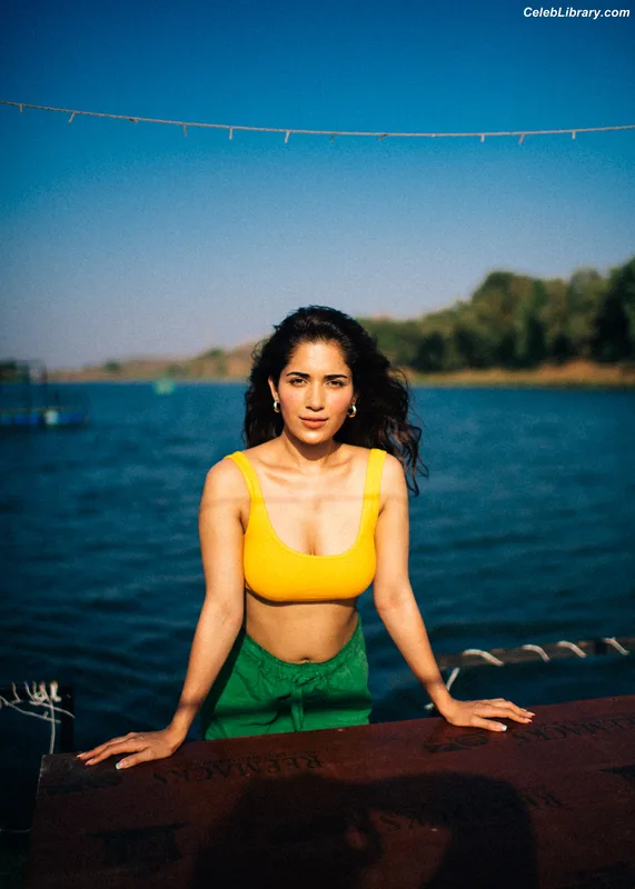 Ruhani Sharma photo 8 of 113