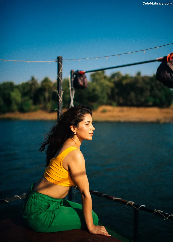 Ruhani Sharma photo 20 of 113