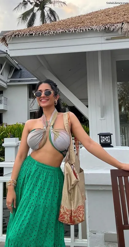 Ruhani Sharma photo 14 of 113