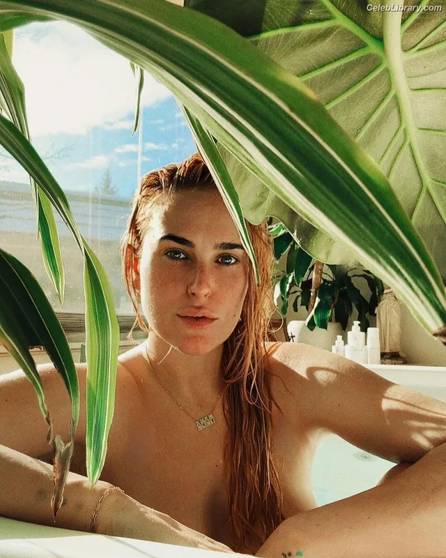 Rumer Willis photo 17 of 149