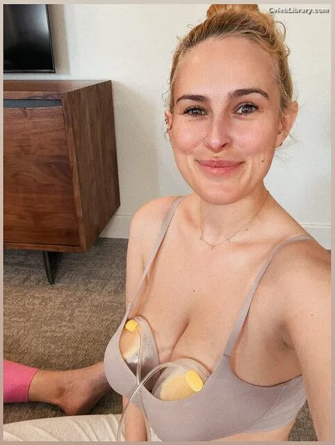 Rumer Willis photo 21 of 149
