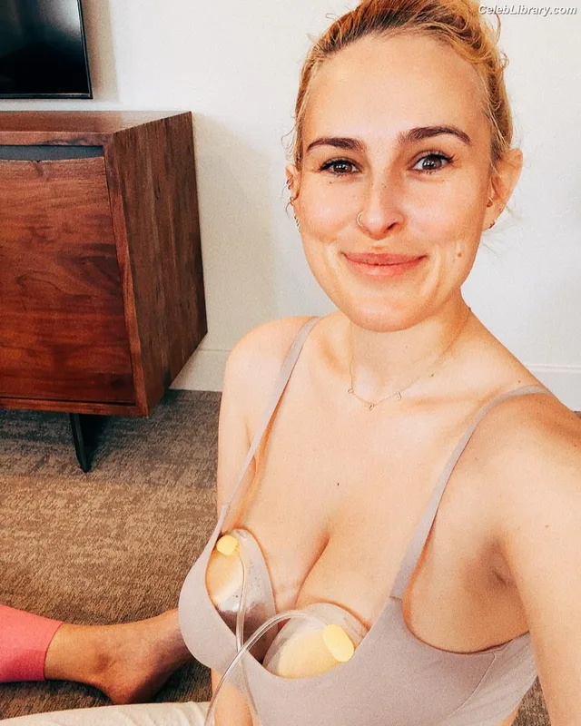 Rumer Willis photo 22 of 149