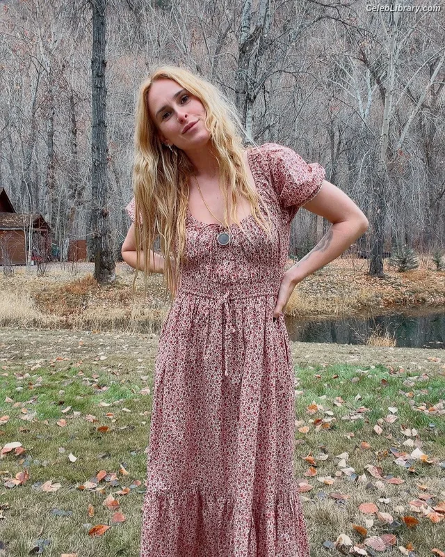 Rumer Willis photo 12 of 149