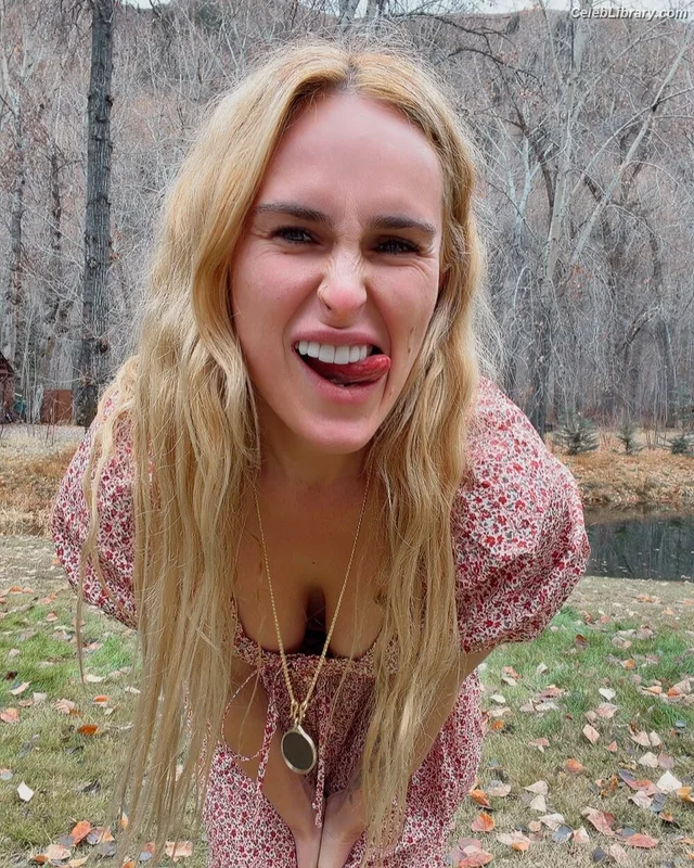 Rumer Willis photo 13 of 149