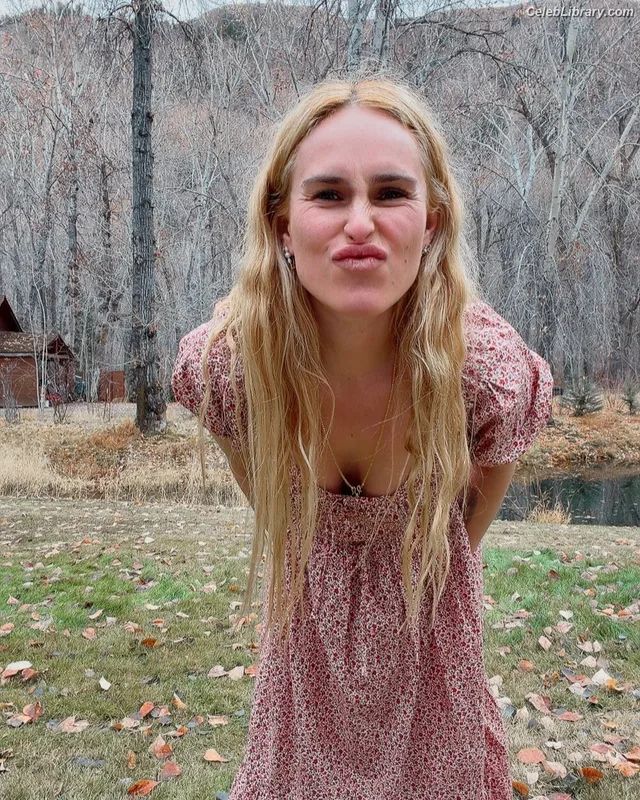 Rumer Willis photo 17 of 149