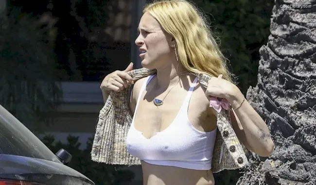 Rumer Willis photo 3 of 149