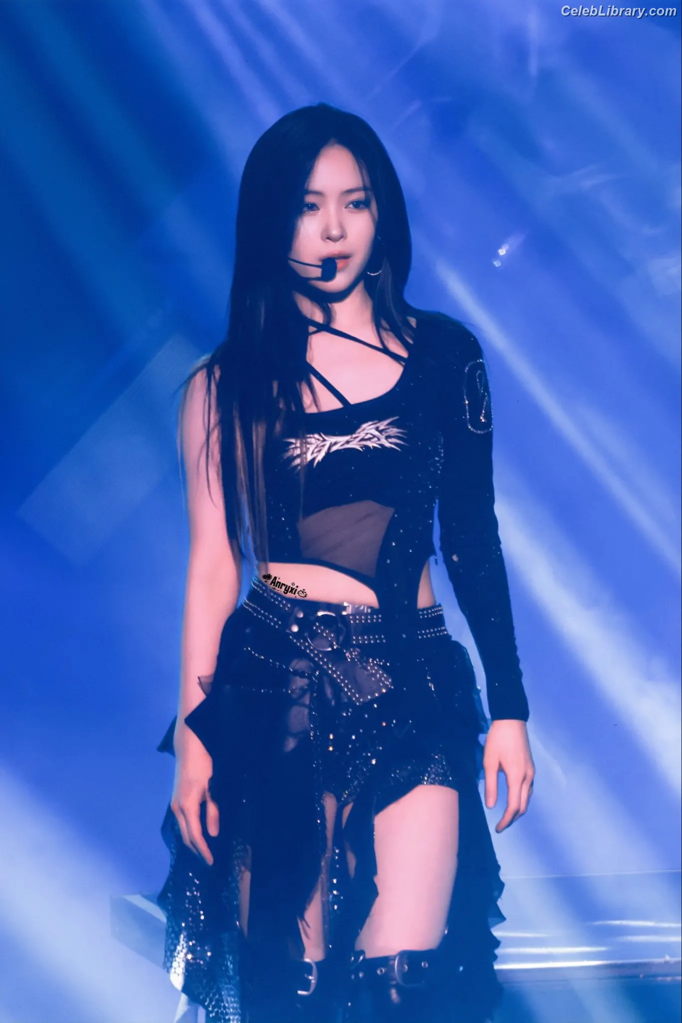 Ryujin (ITZY) photo 12 of 522