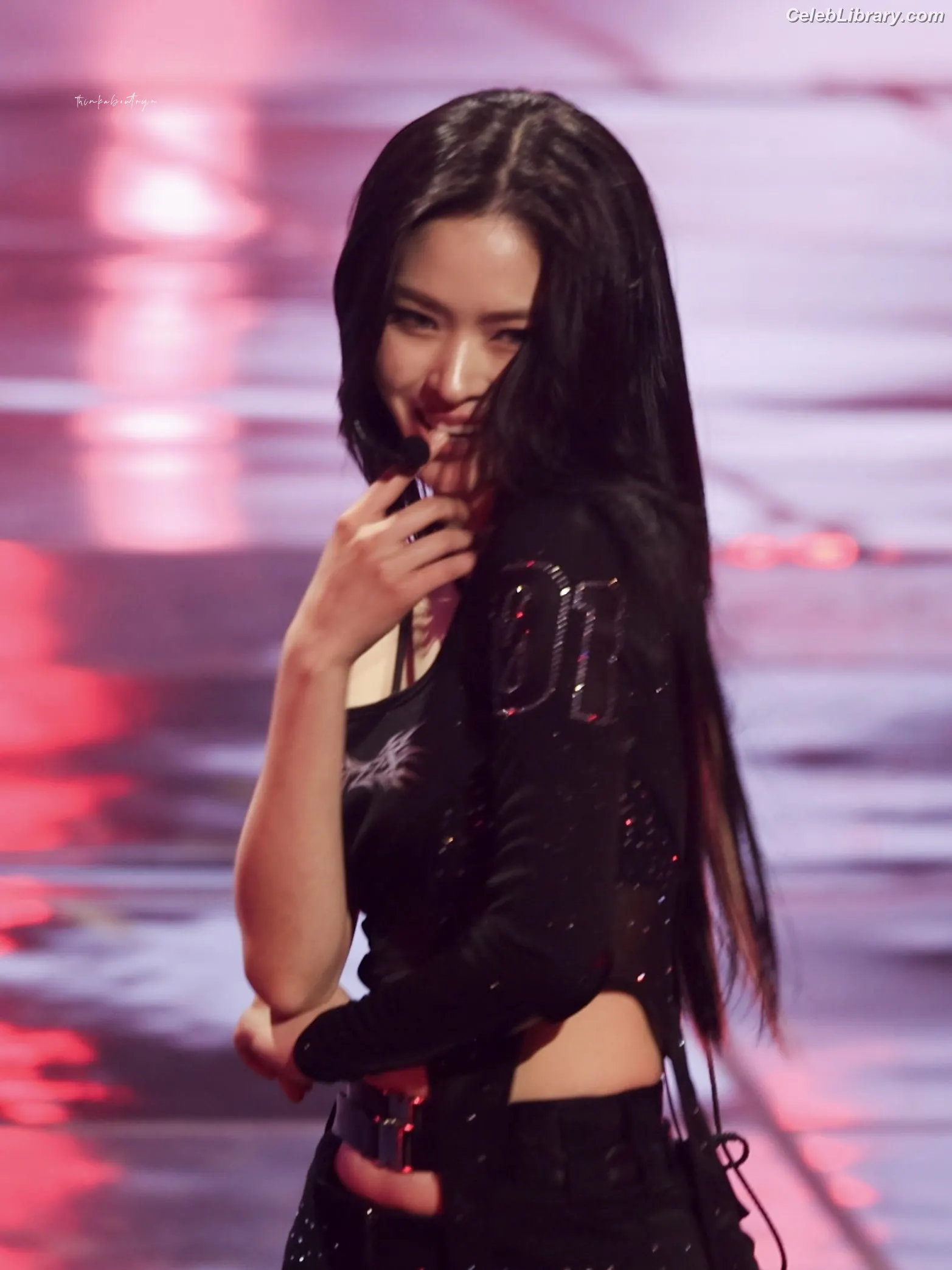 Ryujin (ITZY) photo 13 of 522
