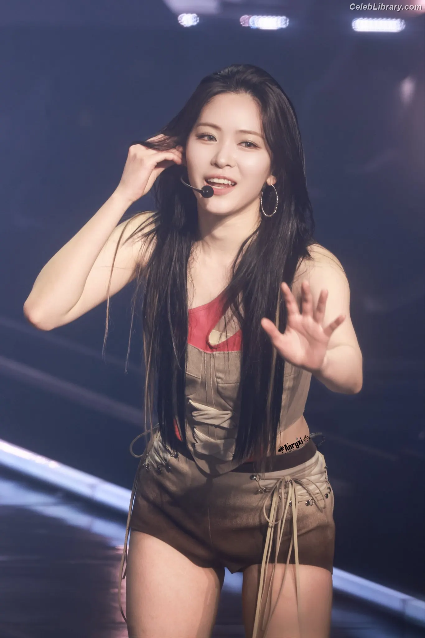 Ryujin (ITZY) photo 17 of 522