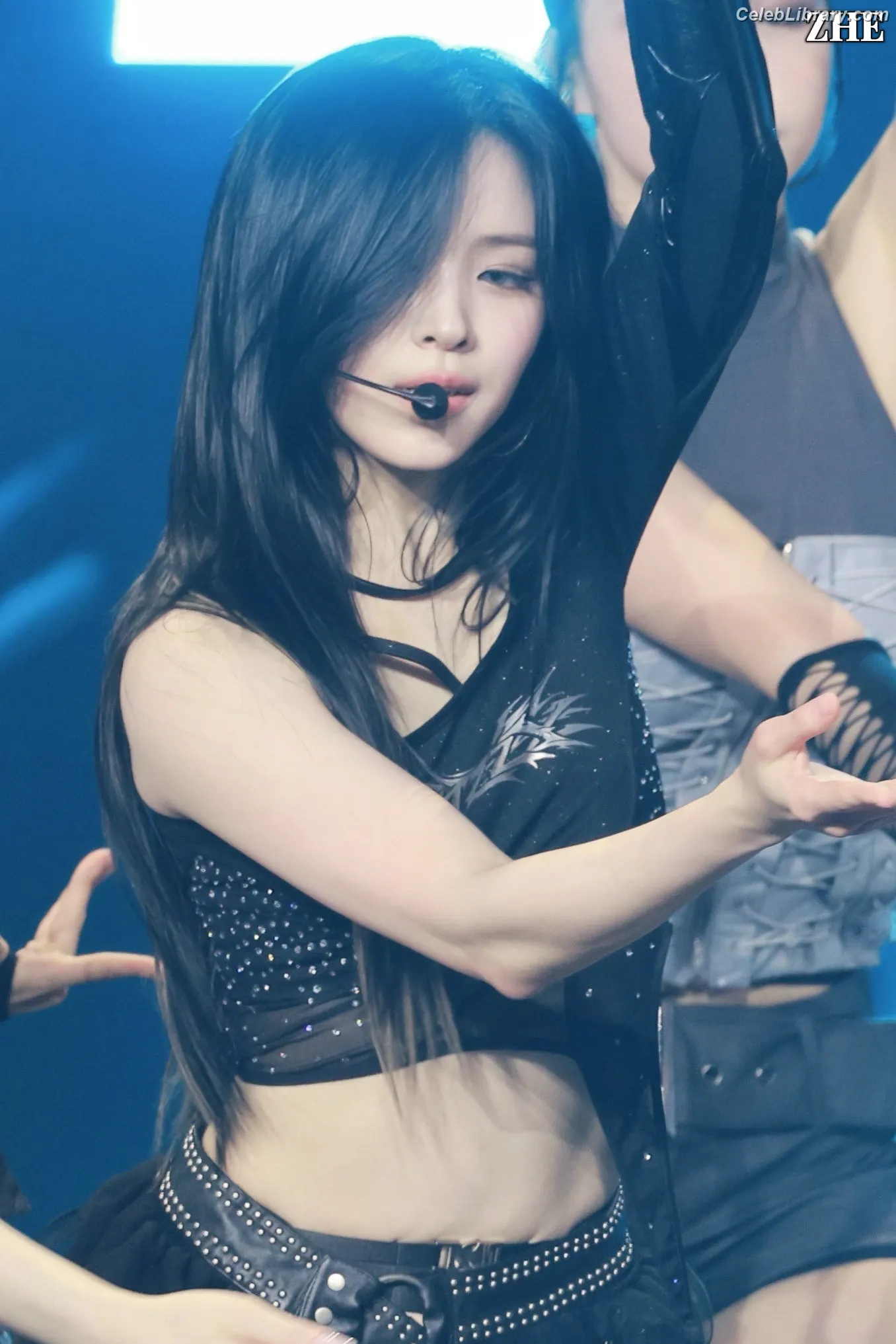 Ryujin (ITZY) photo 4 of 522