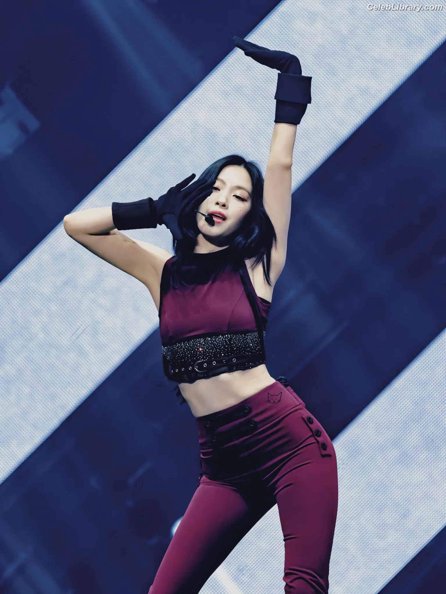 Ryujin (ITZY) photo 11 of 522