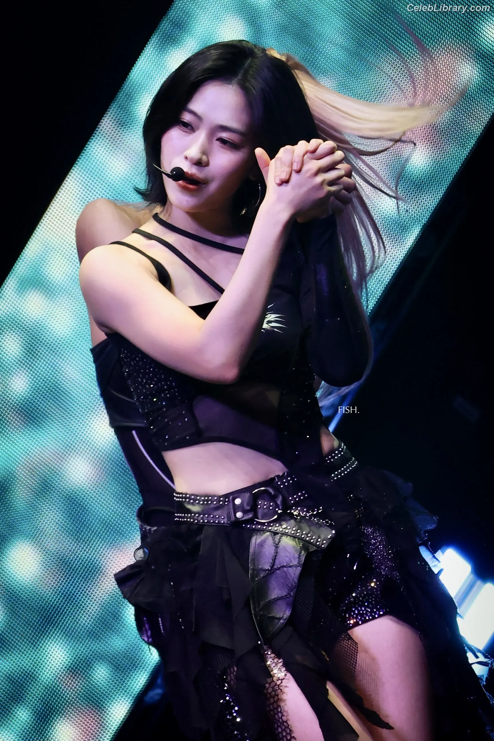 Ryujin (ITZY) photo 16 of 522