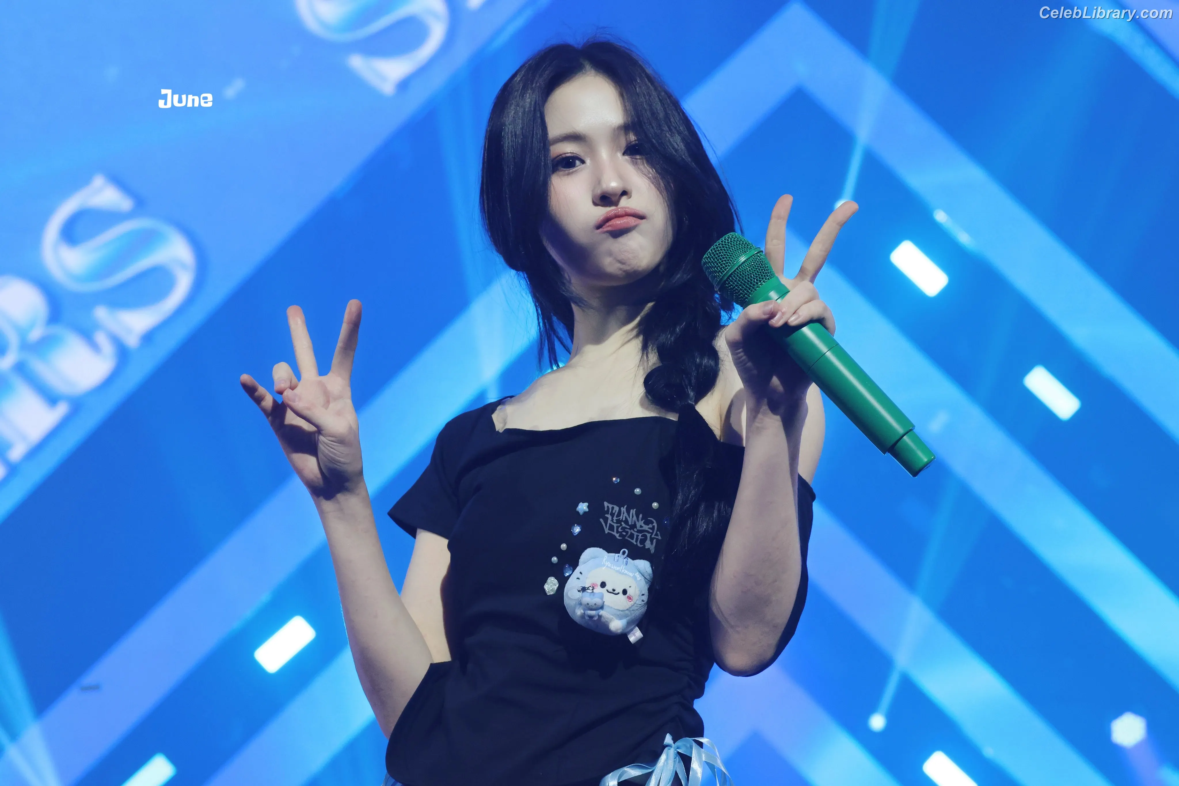 Ryujin (ITZY) photo 18 of 522