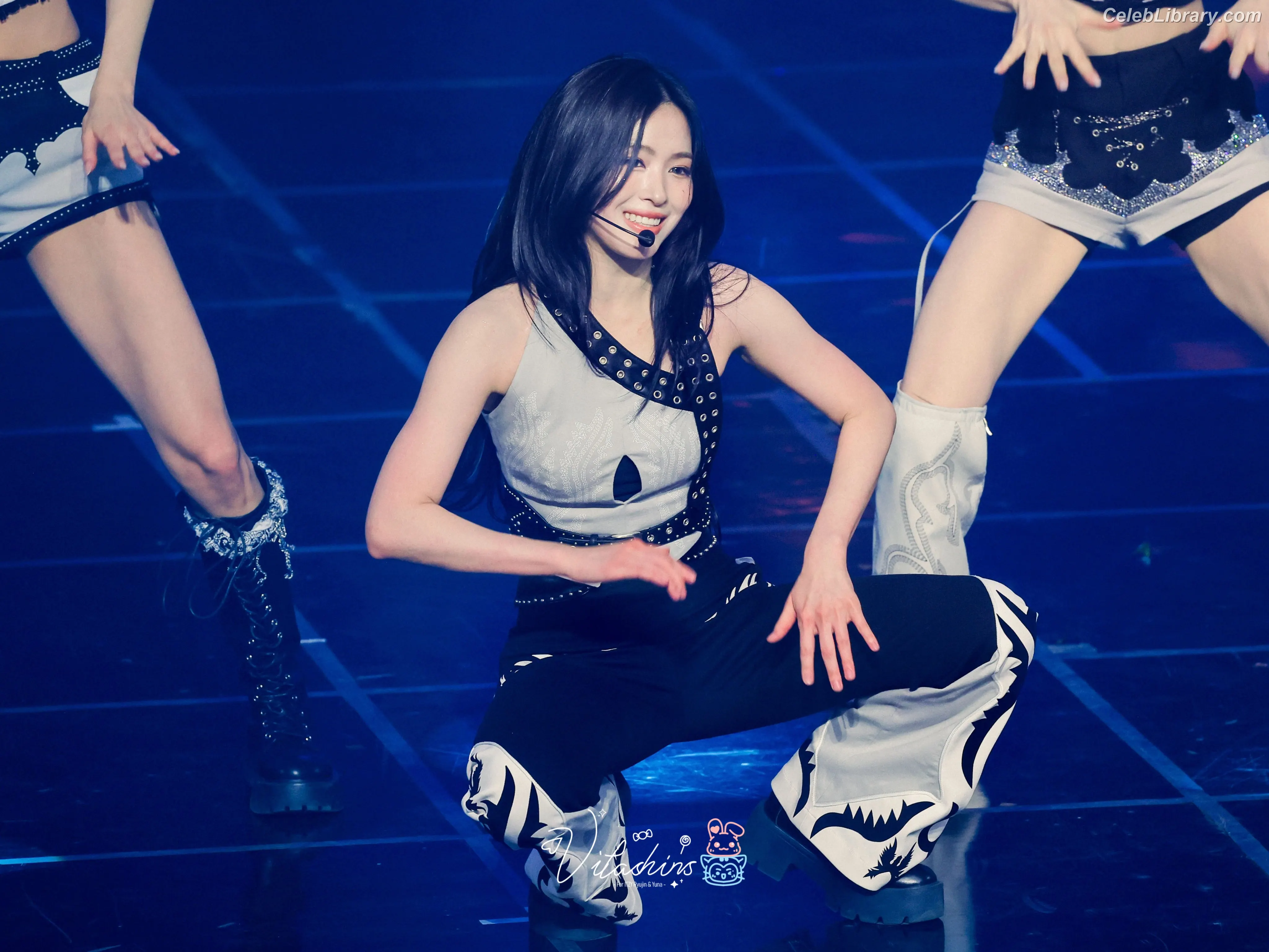 Ryujin (ITZY) photo 20 of 522