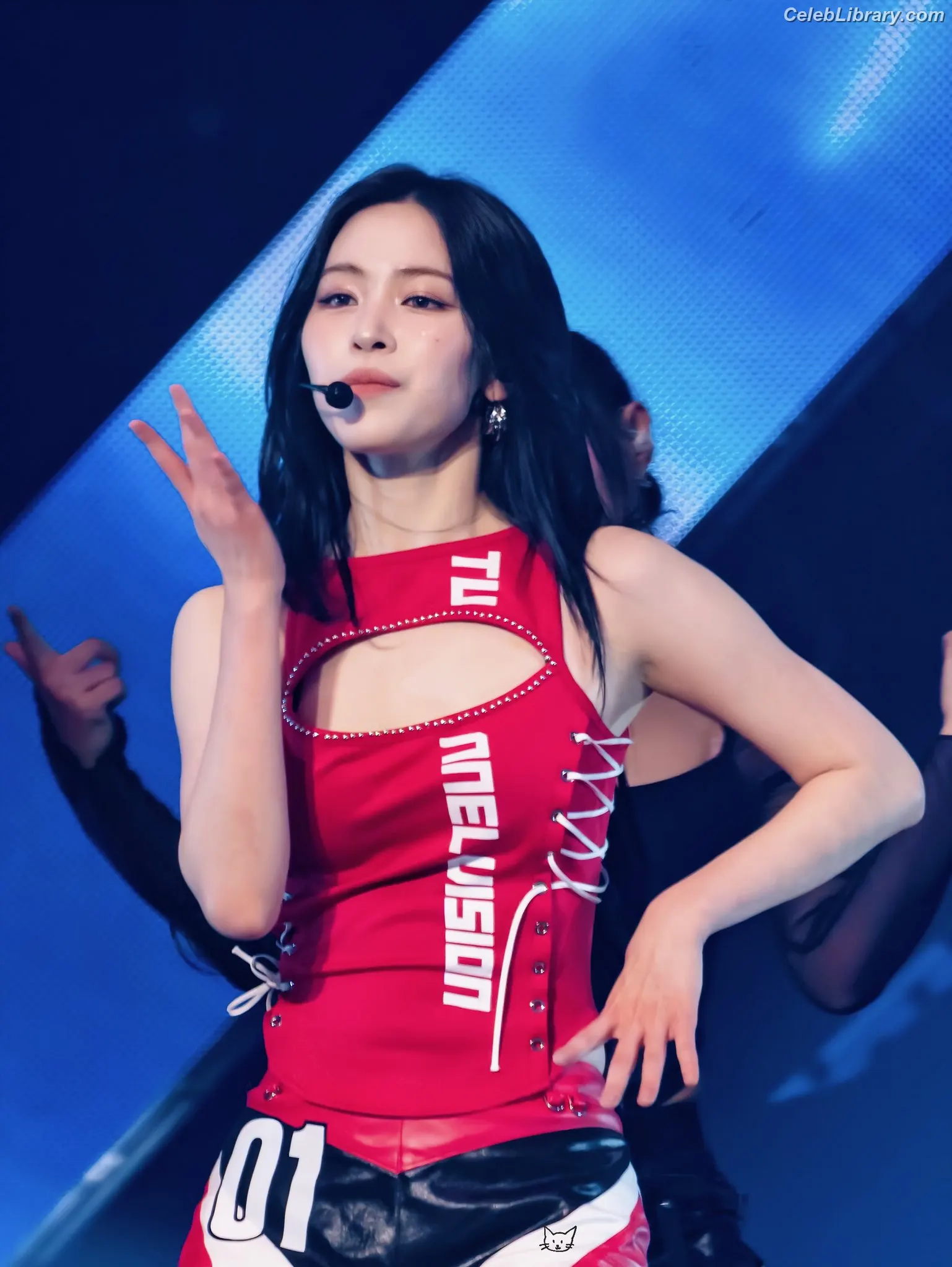 Ryujin (ITZY) photo 24 of 522