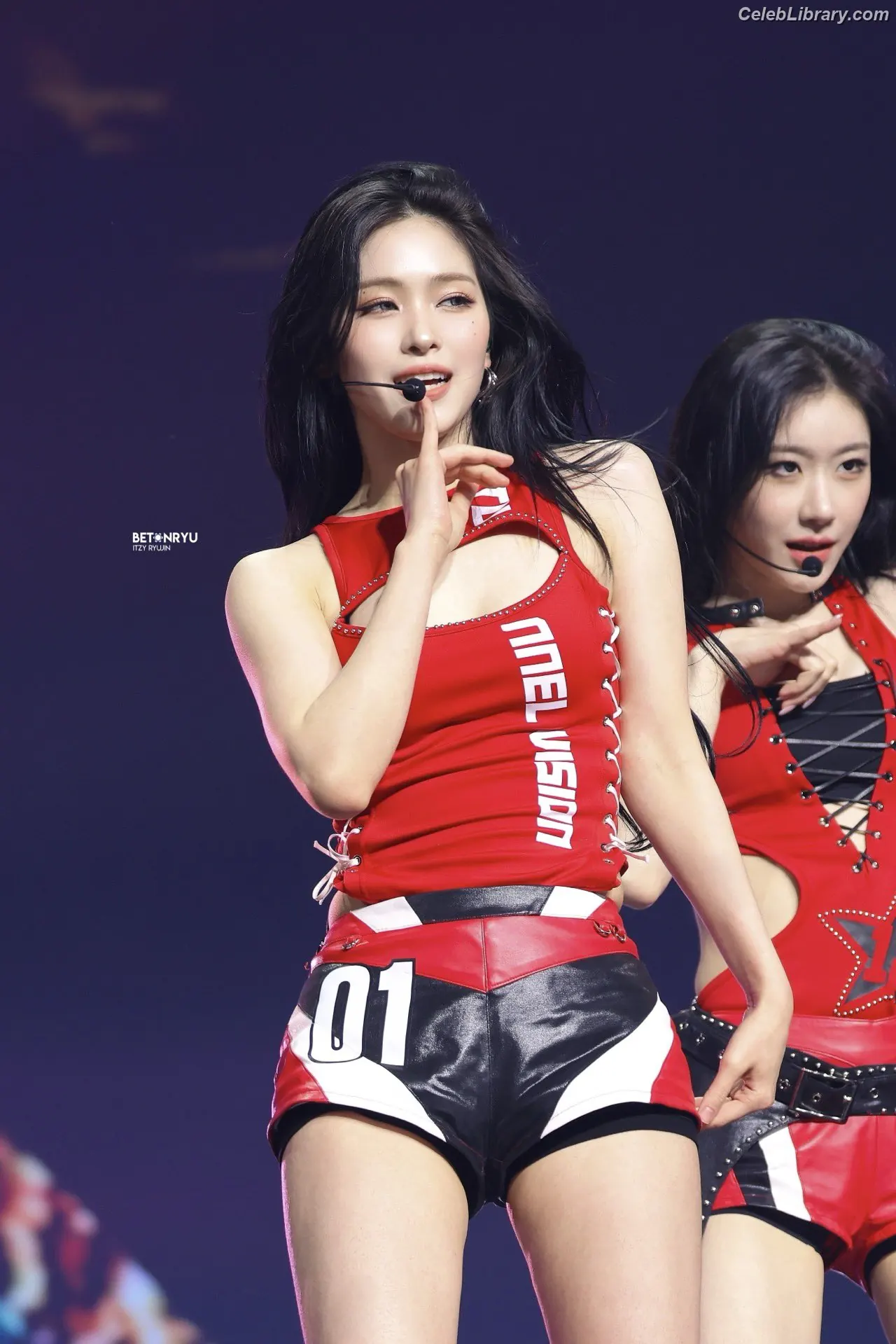 Ryujin (ITZY) photo 11 of 522