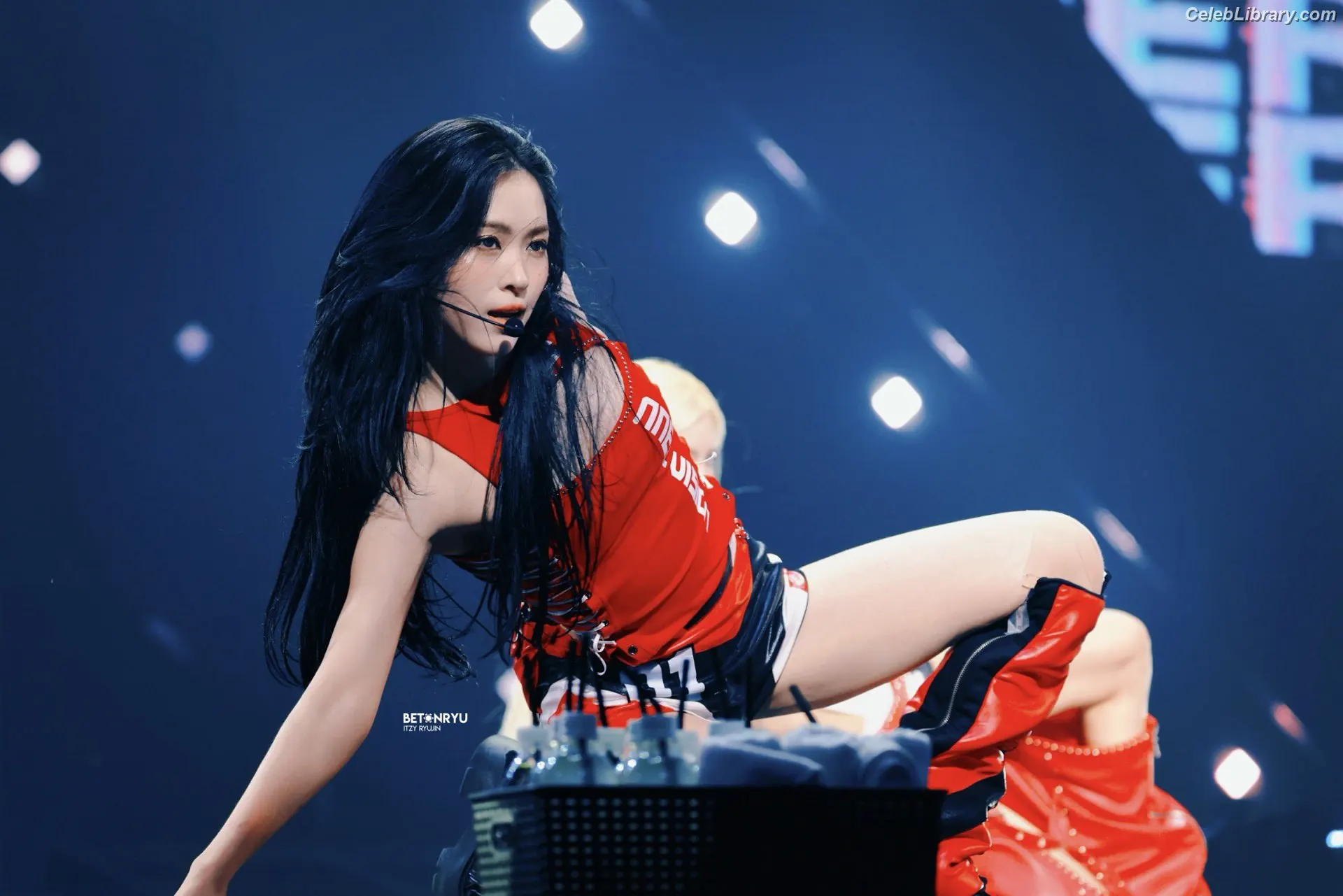 Ryujin (ITZY) photo 12 of 522