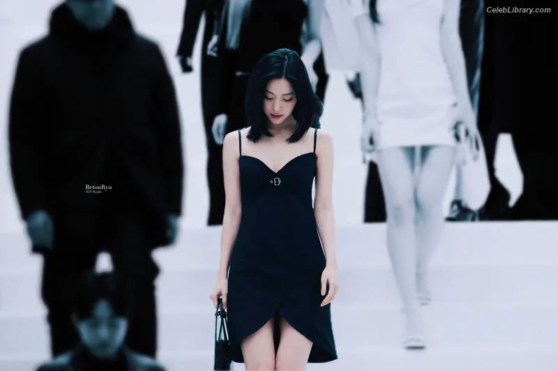 Ryujin (ITZY) photo 1 of 522