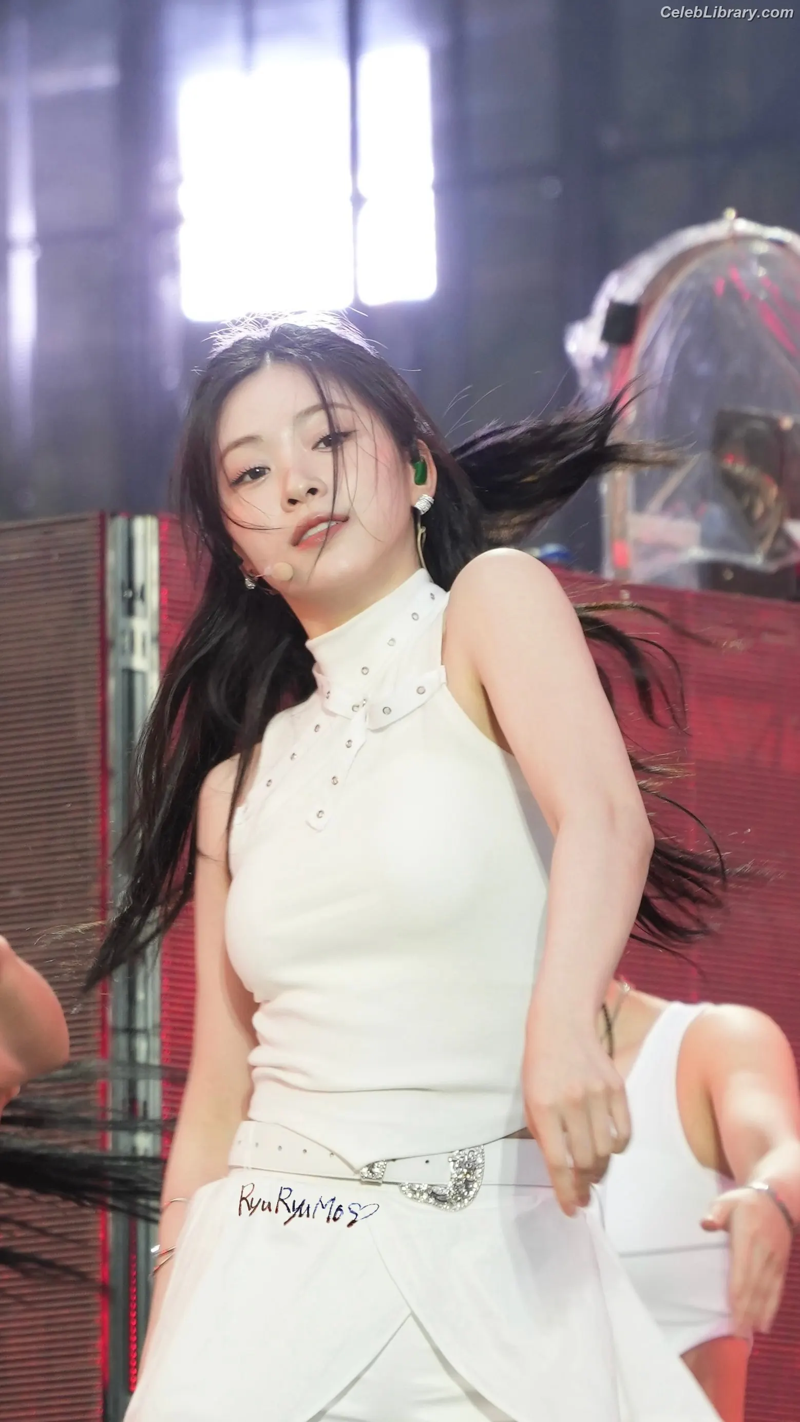 Ryujin (ITZY) photo 23 of 522