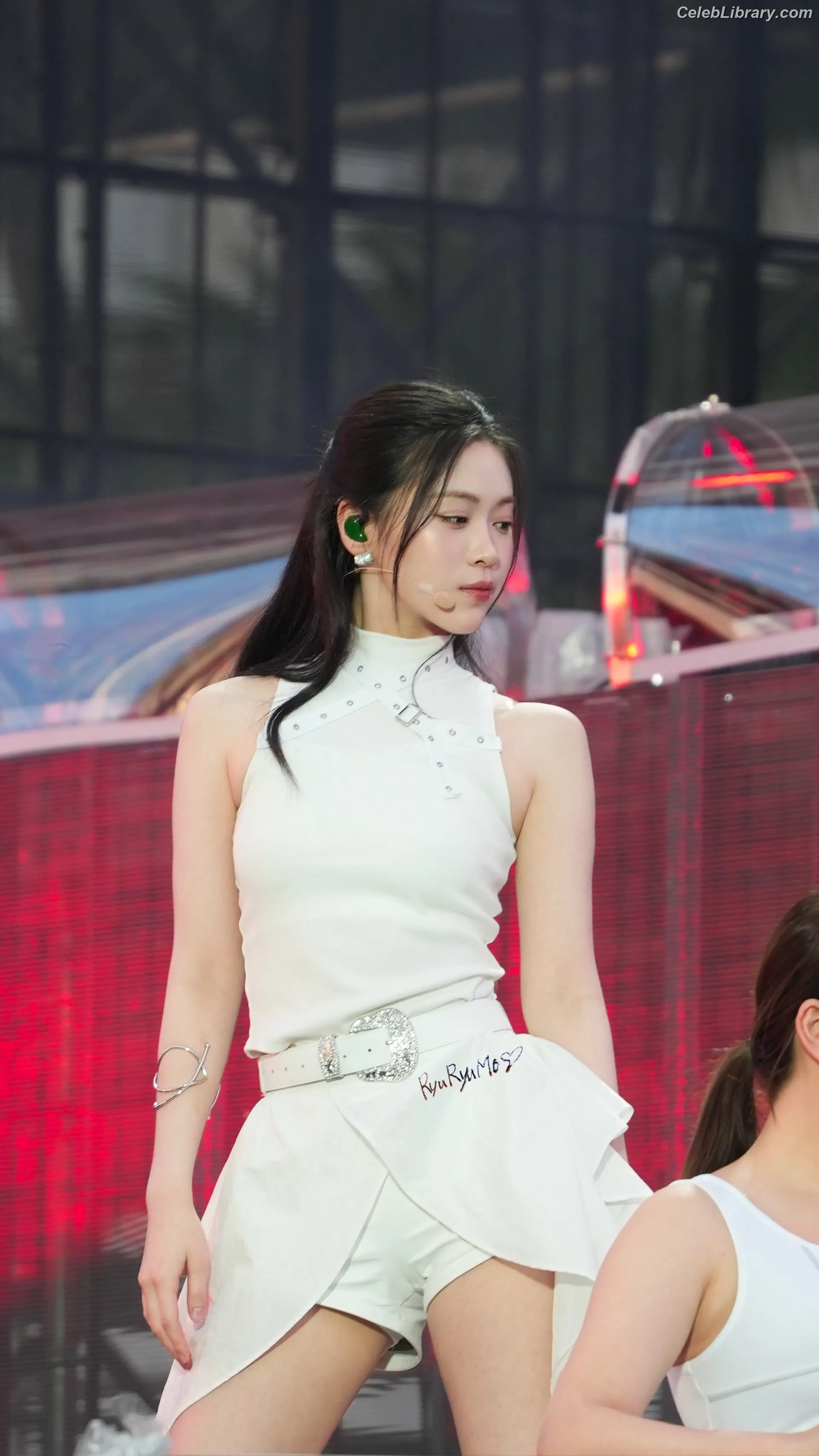Ryujin (ITZY) photo 2 of 522