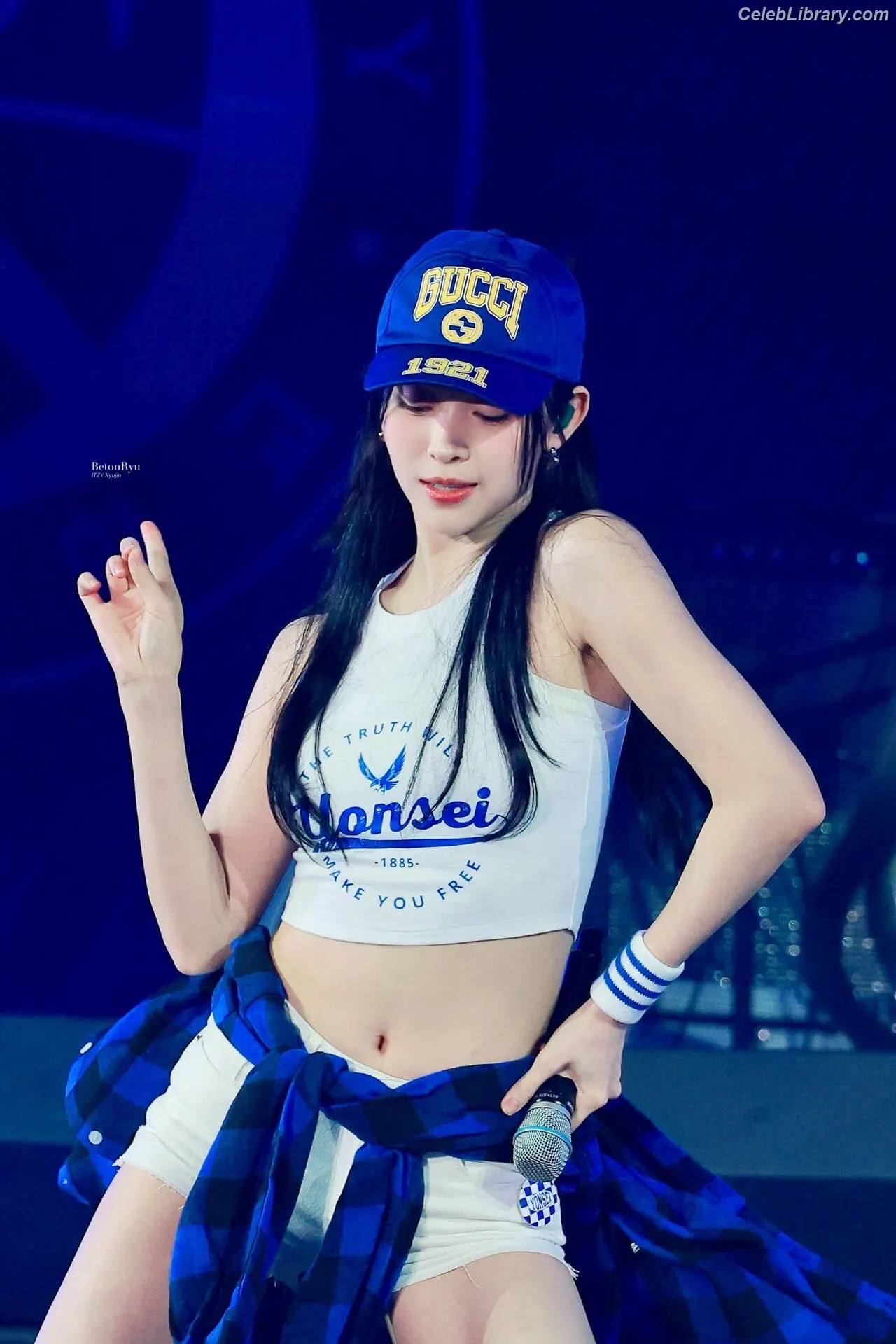Ryujin (ITZY) photo 3 of 522