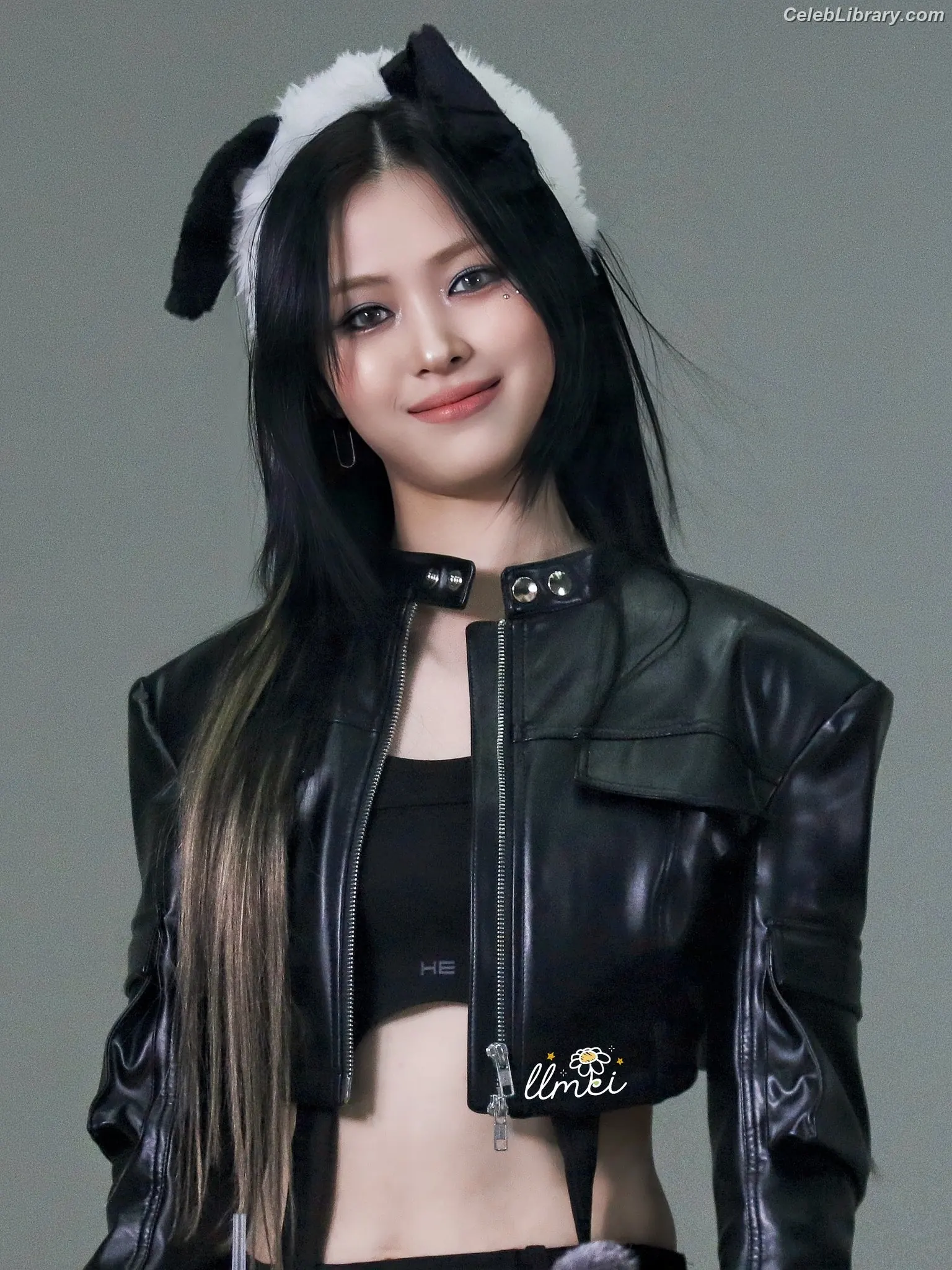 Ryujin (ITZY) photo 12 of 522