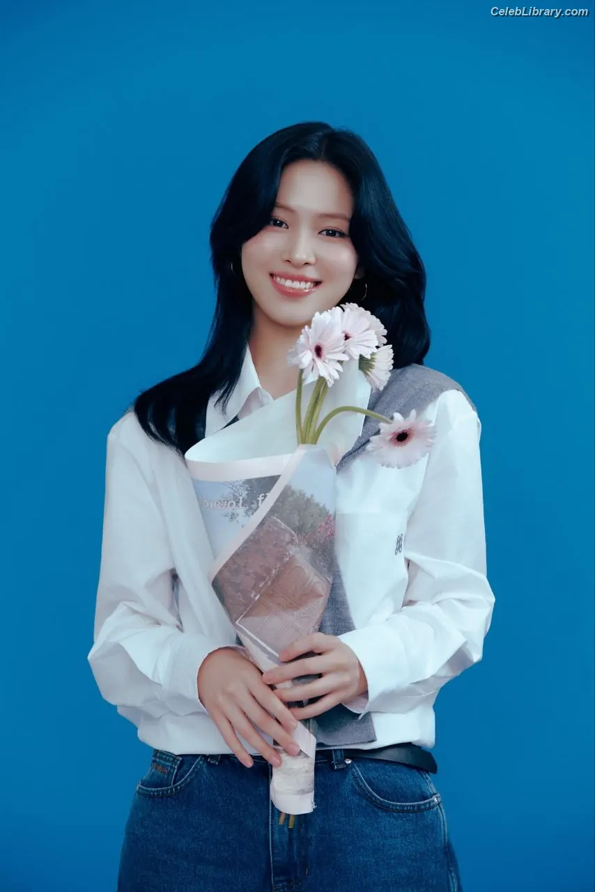 Ryujin (ITZY) photo 9 of 522