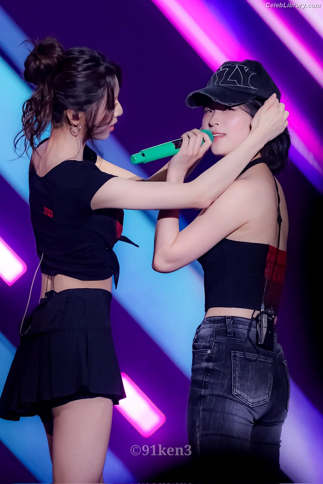 Ryujin (ITZY) photo 9 of 522