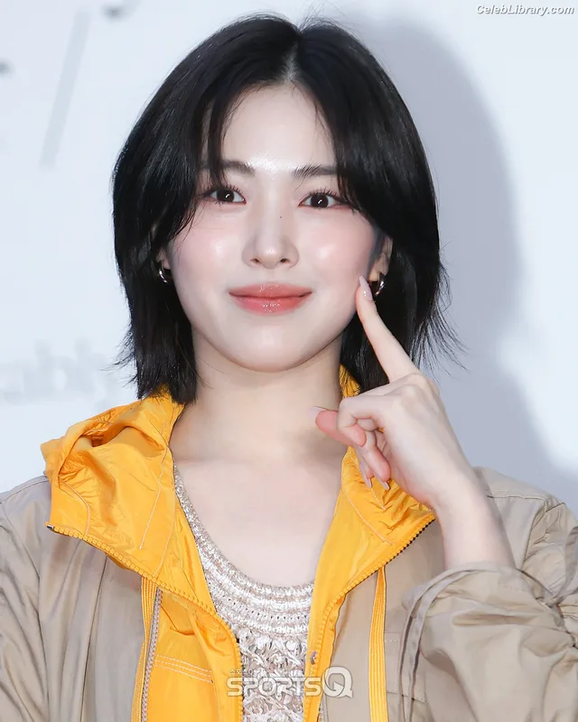Ryujin (ITZY) photo 11 of 523