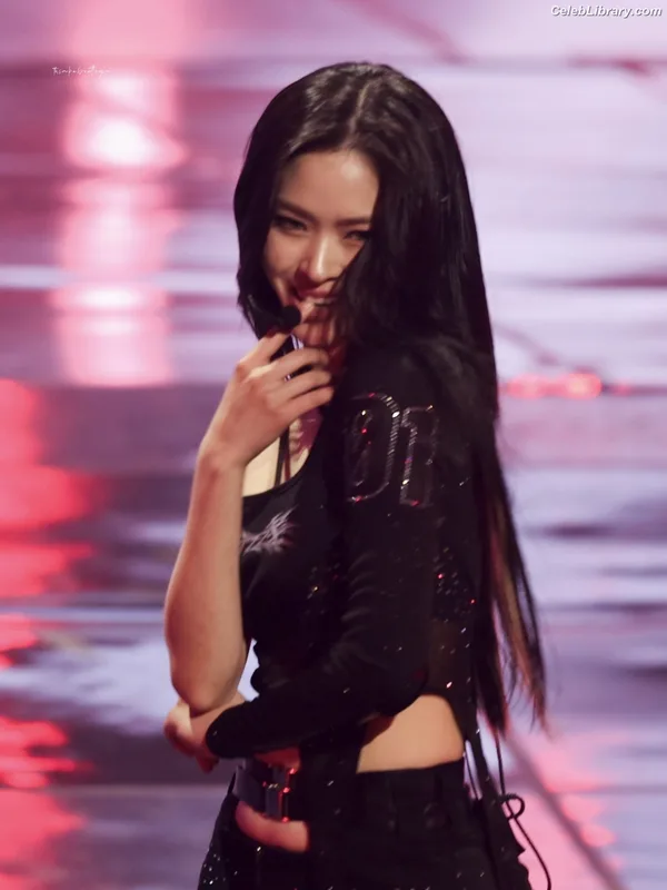 Ryujin (ITZY) photo 13 of 523