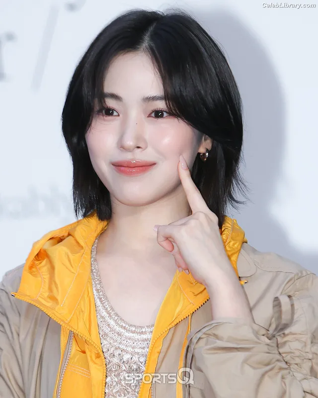 Ryujin (ITZY) photo 16 of 523