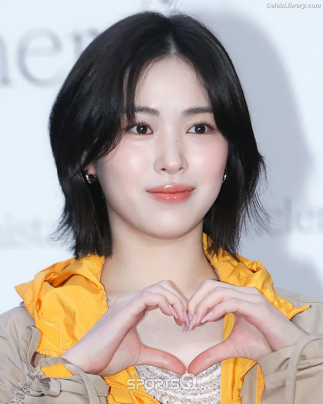 Ryujin (ITZY) photo 21 of 523
