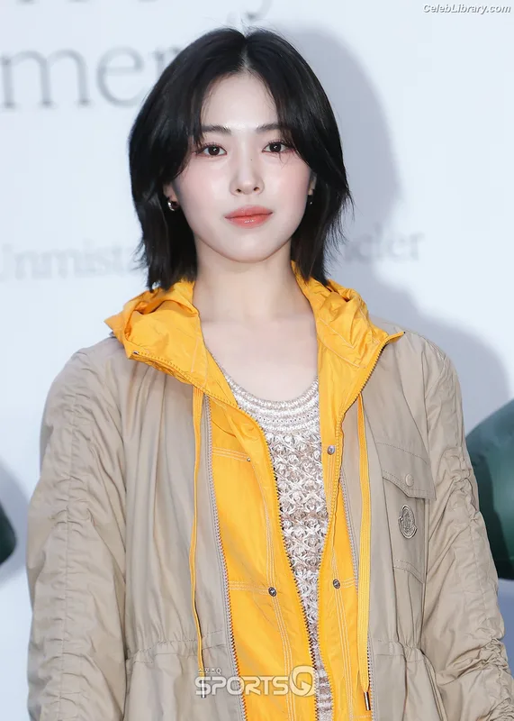 Ryujin (ITZY) photo 7 of 523
