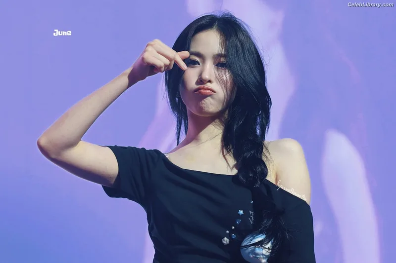 Ryujin (ITZY) photo 19 of 523
