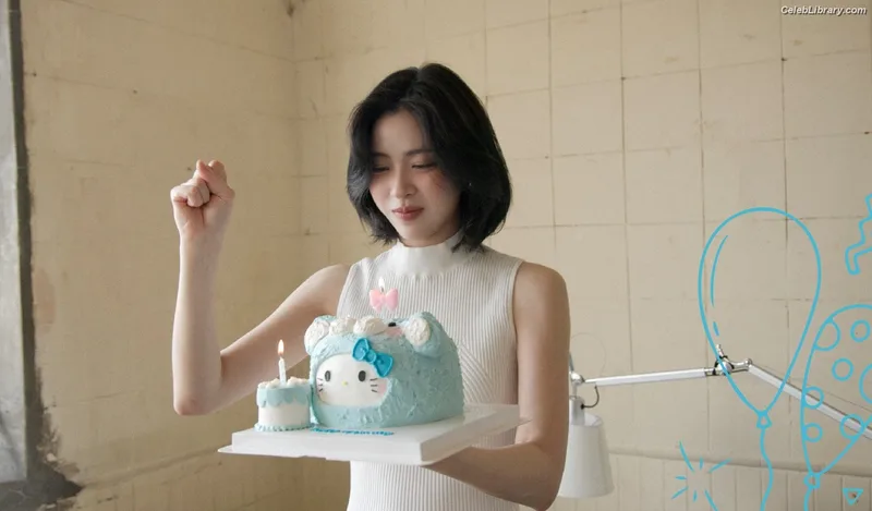 Ryujin (ITZY) photo 24 of 523