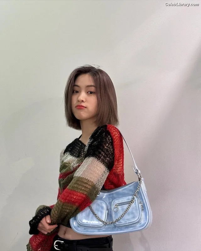 Ryujin (ITZY) photo 7 of 523
