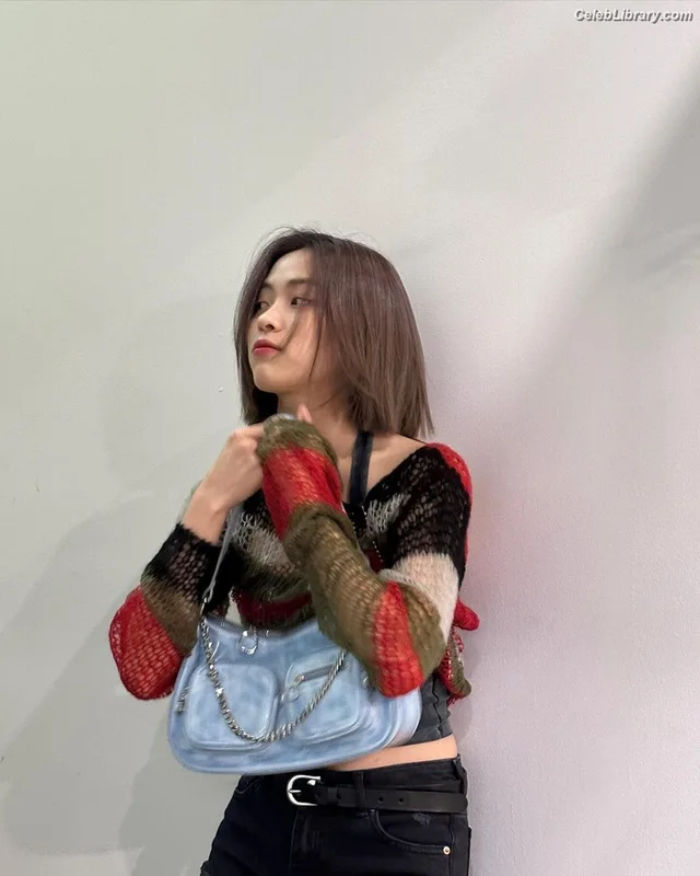 Ryujin (ITZY) photo 8 of 523