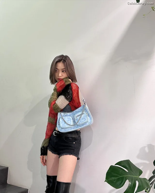 Ryujin (ITZY) photo 9 of 523