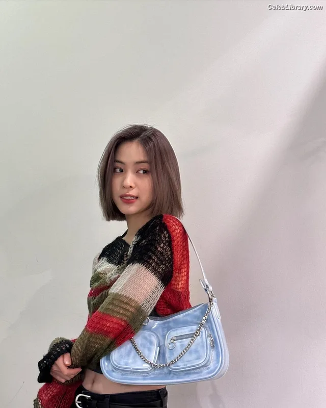 Ryujin (ITZY) photo 10 of 523