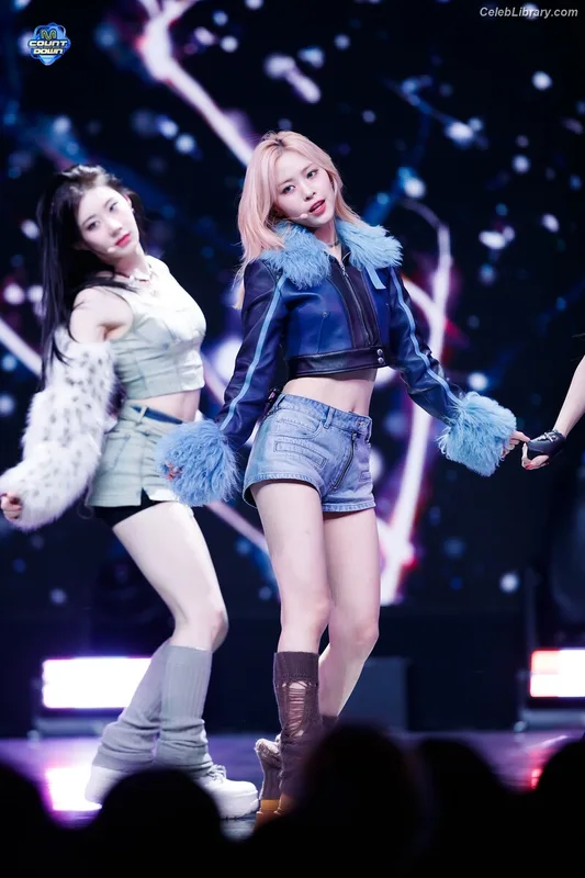 Ryujin (ITZY) photo 16 of 523