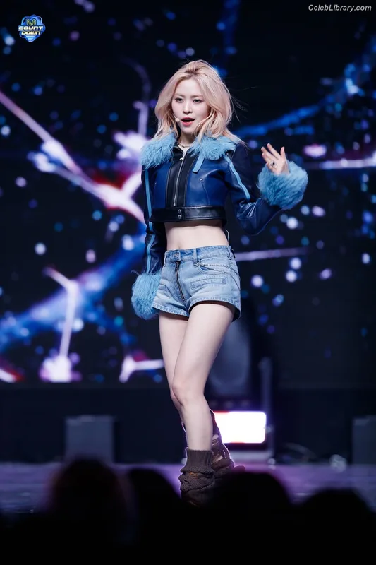 Ryujin (ITZY) photo 17 of 523