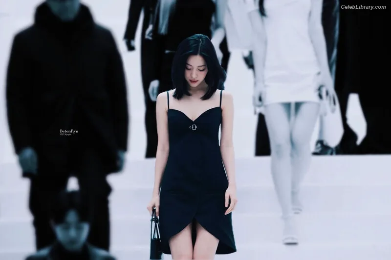 Ryujin (ITZY) photo 1 of 523