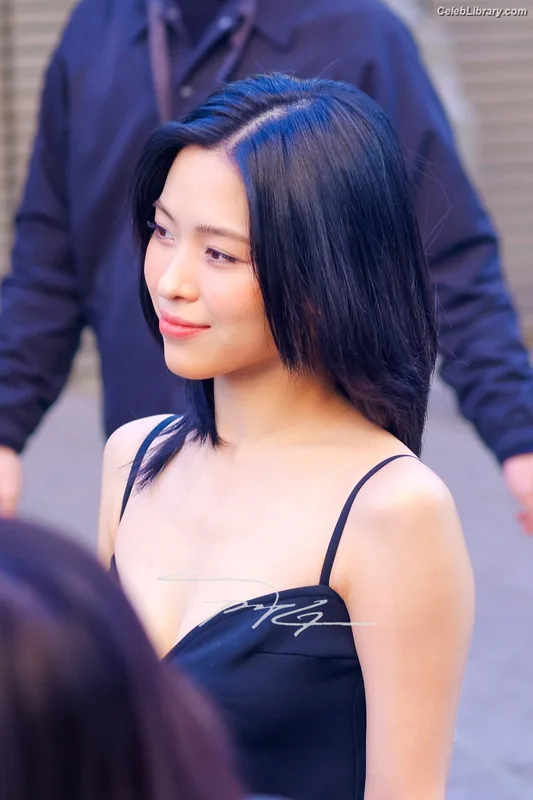 Ryujin (ITZY) photo 5 of 523