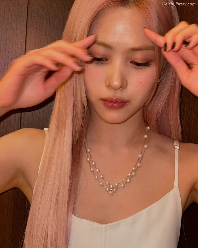 Ryujin (ITZY) photo 6 of 523