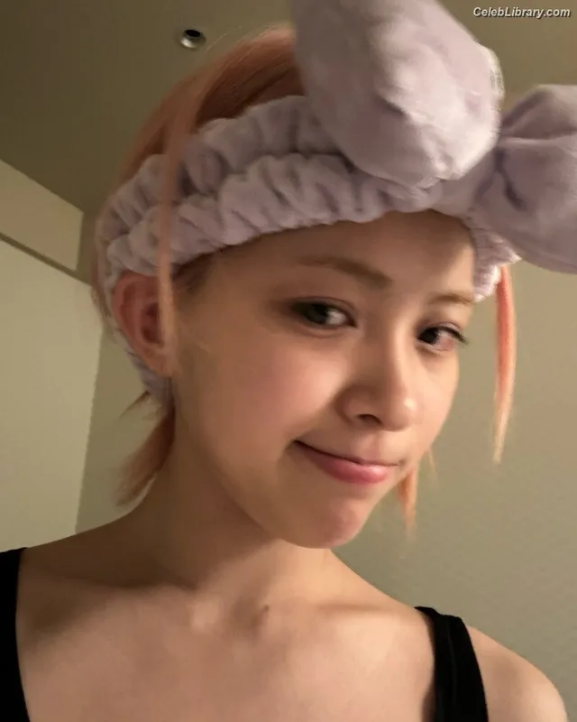 Ryujin (ITZY) photo 7 of 523